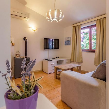 2 Bedroom Beautiful Apartment In Премантура Экстерьер фото