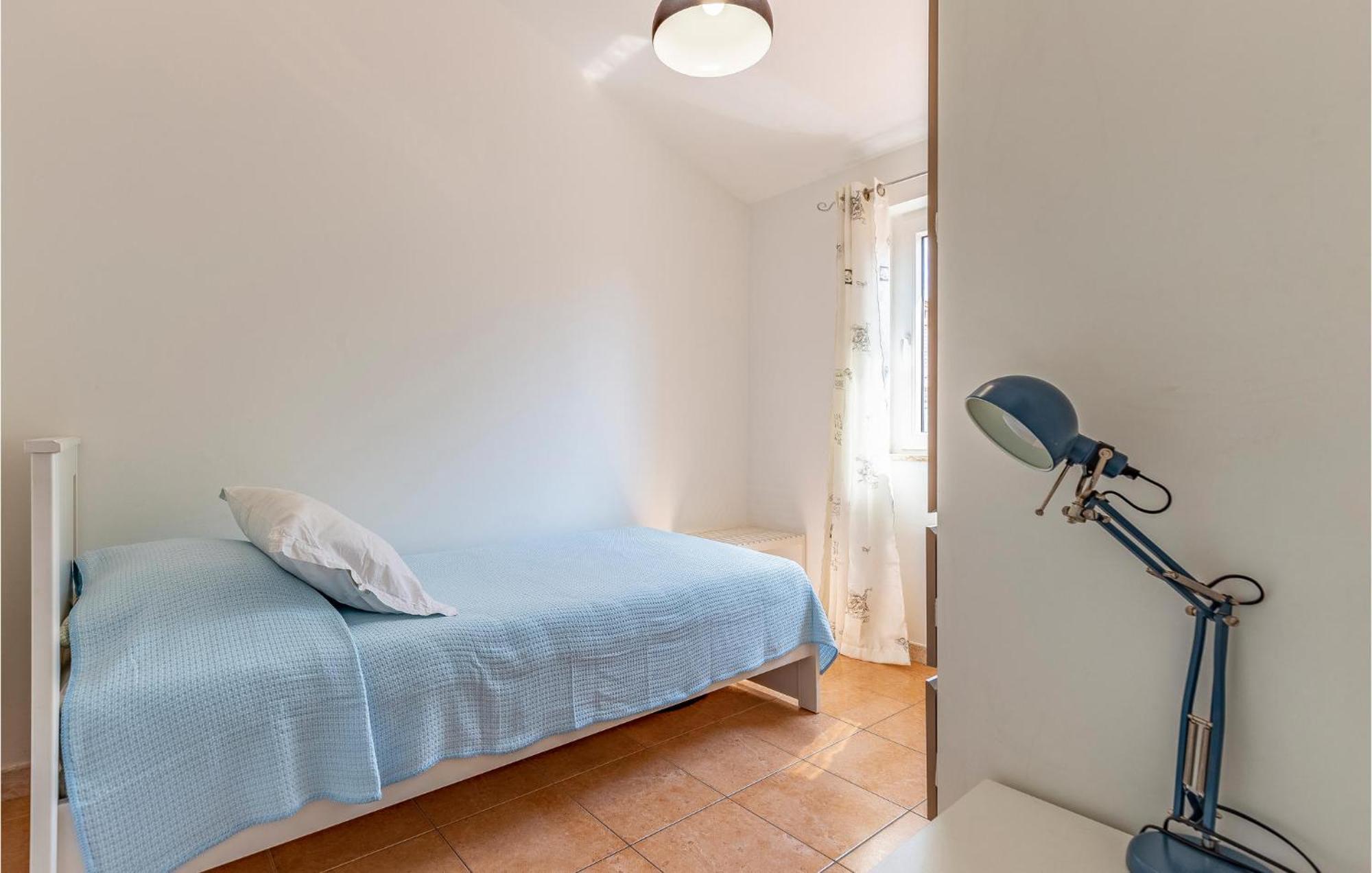2 Bedroom Beautiful Apartment In Премантура Экстерьер фото