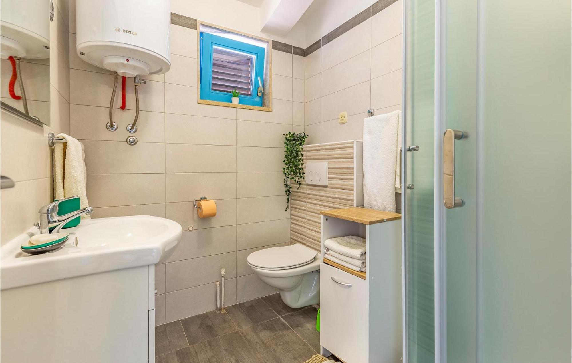 2 Bedroom Beautiful Apartment In Премантура Экстерьер фото