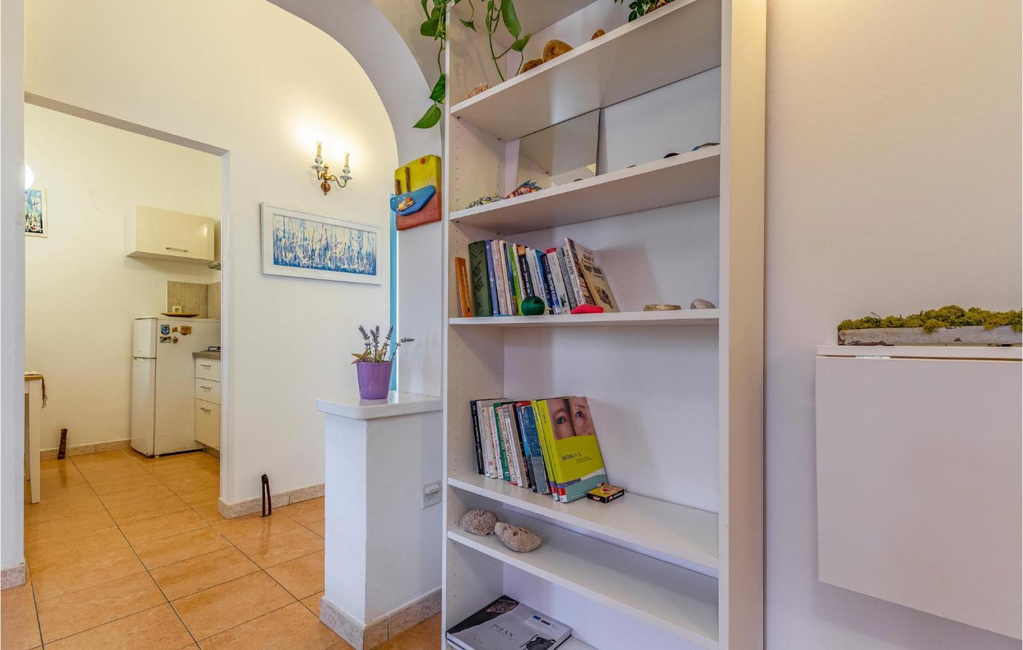 2 Bedroom Beautiful Apartment In Премантура Экстерьер фото