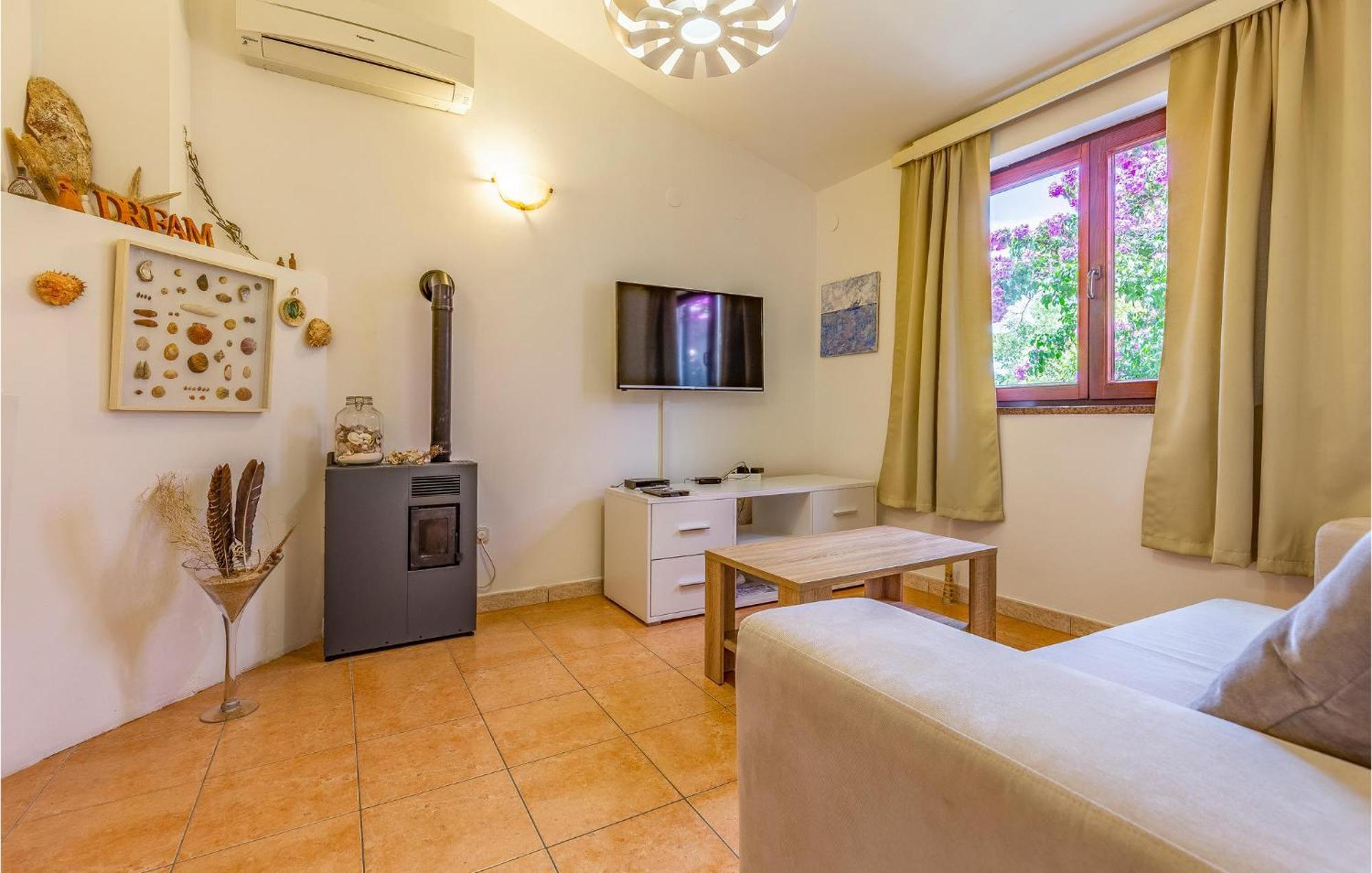 2 Bedroom Beautiful Apartment In Премантура Экстерьер фото