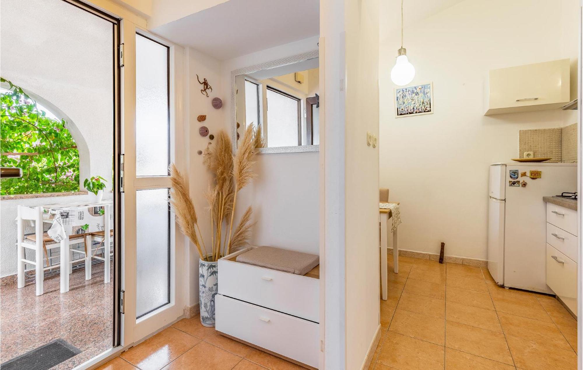 2 Bedroom Beautiful Apartment In Премантура Экстерьер фото