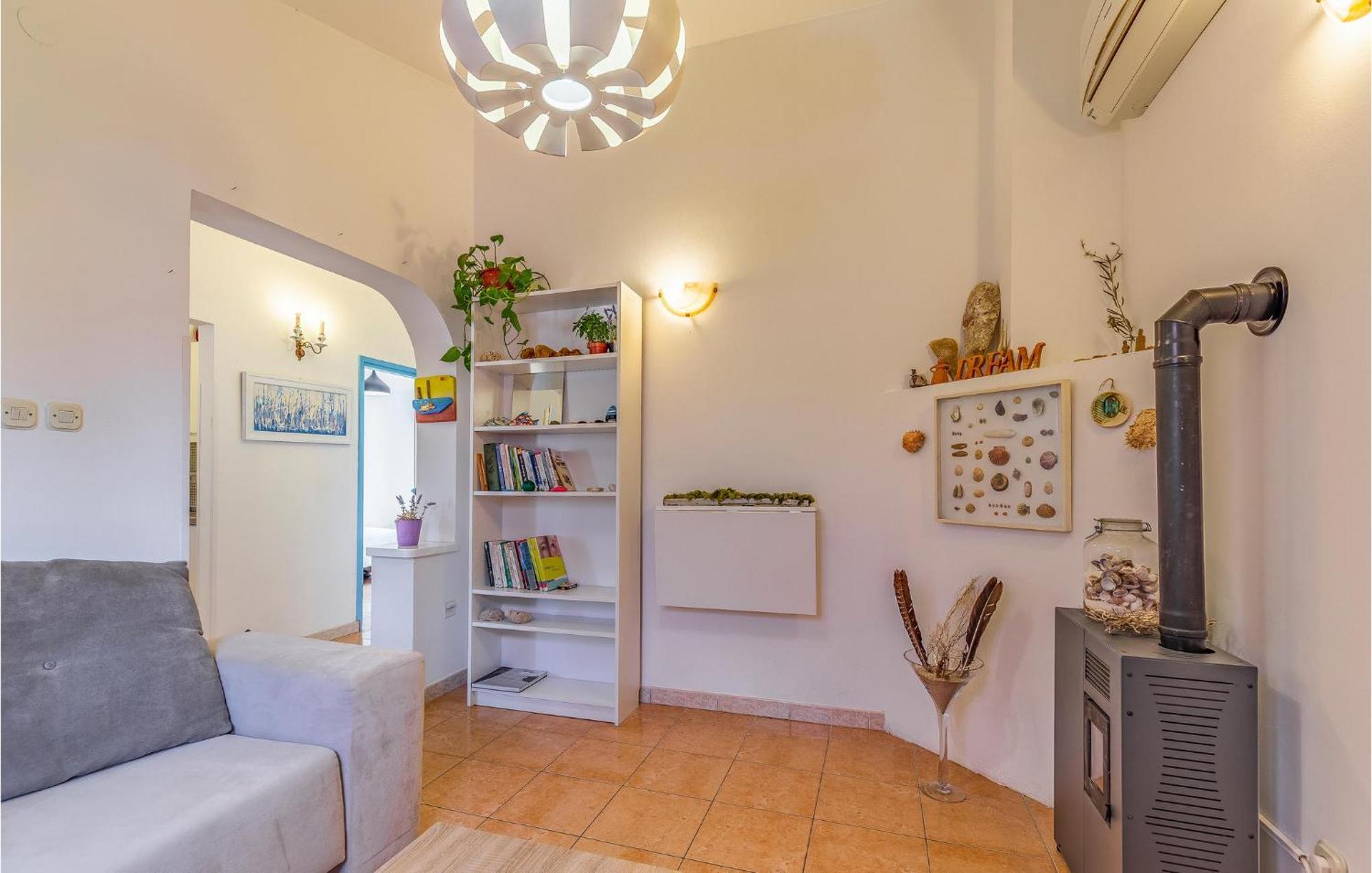 2 Bedroom Beautiful Apartment In Премантура Экстерьер фото
