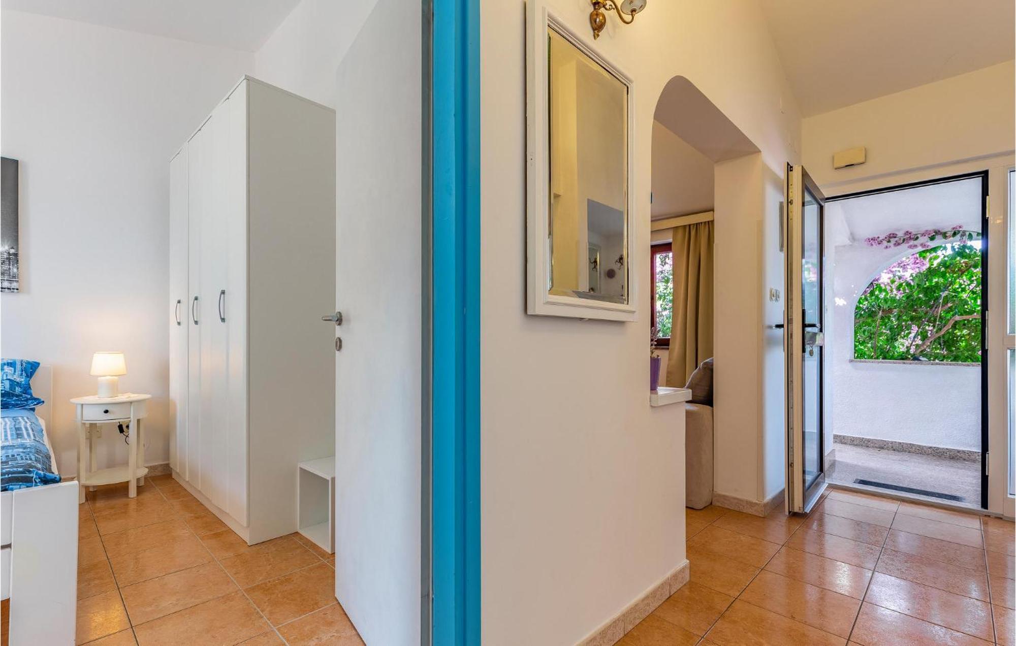 2 Bedroom Beautiful Apartment In Премантура Экстерьер фото