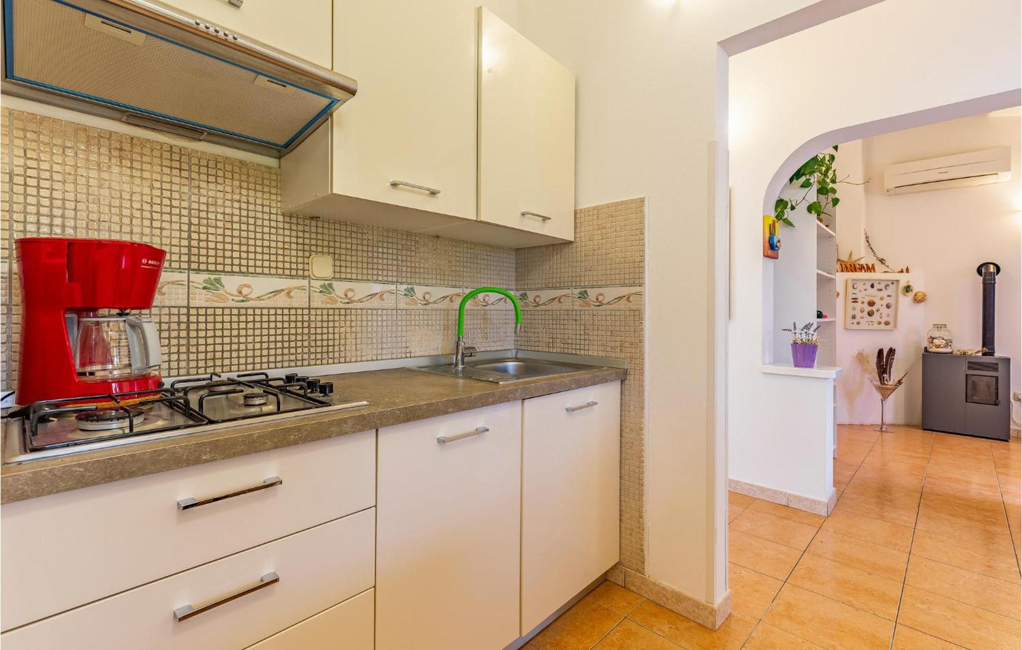 2 Bedroom Beautiful Apartment In Премантура Экстерьер фото