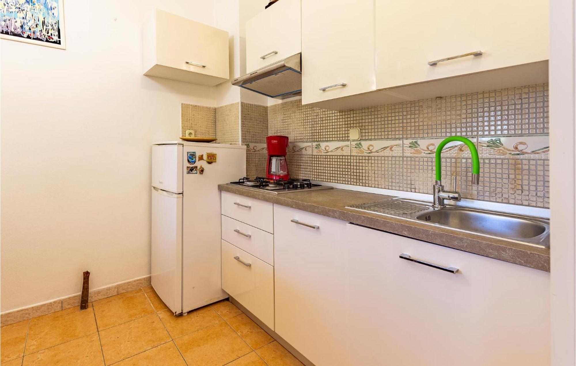 2 Bedroom Beautiful Apartment In Премантура Экстерьер фото
